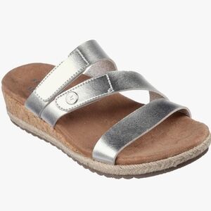 Like-New Skechers × Martha Stewart Women's Metallic Silver Strap Sandals